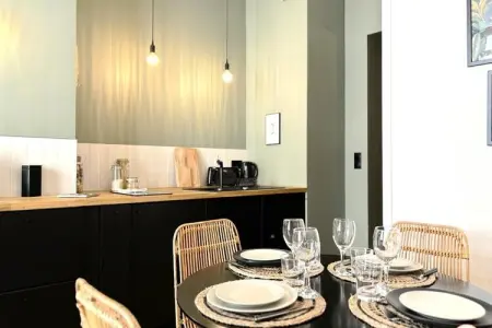 🌴 L'exotique - Vue Pl. Vieux March&eacute; - Standing, Appartements pour 4 Personnes - Photo 18