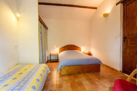 Lou Petarel, Mas Proven&ccedil;al Typique Avec Piscine Partag&eacute;e, Calme, Nature, Maisons & Villas pour 5 Personnes - Photo 1