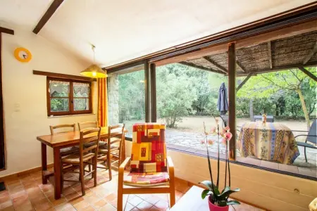 Lou Petarel, Mas Proven&ccedil;al Typique Avec Piscine Partag&eacute;e, Calme, Nature, Maisons & Villas pour 5 Personnes - Photo 2