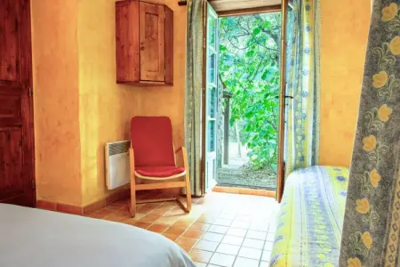 Lou Petarel, Mas Proven&ccedil;al Typique Avec Piscine Partag&eacute;e, Calme, Nature, Maisons & Villas pour 5 Personnes - Photo 3