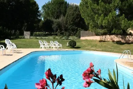Lou Petarel, Mas Proven&ccedil;al Typique Avec Piscine Partag&eacute;e, Calme, Nature, Maisons & Villas pour 5 Personnes - Photo 4