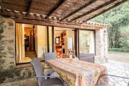 Lou Petarel, Mas Proven&ccedil;al Typique Avec Piscine Partag&eacute;e, Calme, Nature, Maisons & Villas pour 5 Personnes - Photo 6