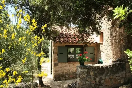 Lou Petarel, Mas Proven&ccedil;al Typique Avec Piscine Partag&eacute;e, Calme, Nature, Maisons & Villas pour 5 Personnes - Photo 9