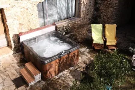 Lou Petarel, Mas Proven&ccedil;al Typique Avec Piscine Partag&eacute;e, Calme, Nature, Maisons & Villas pour 5 Personnes - Photo 20