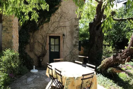 Les Messugues, Mas Proven&ccedil;al Typique Avec Piscine Partag&eacute;e, Nature, Calme, Maisons & Villas pour 6 Personnes - Photo 8
