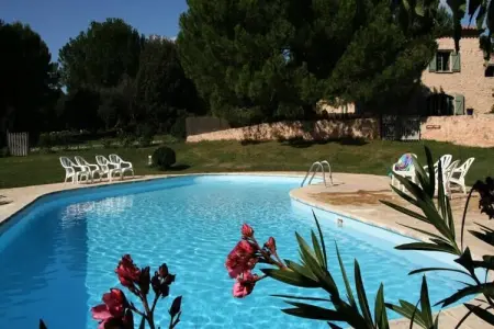 Le Jas, Mas De Charme, Piscine Partag&eacute;e , Nature, Calme, 6 Ha En Provence, Maison en Provence avec Piscine et Spa - Photo 1