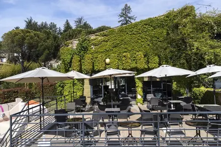 Résidence Lou Paradou ***, Studio Sup√©rieur 2 Personnes vue jardin - Photo 5