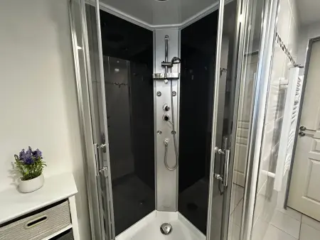 T2 avec jardin, terrasse et Wifi à 1km des Thermes - Photo 12