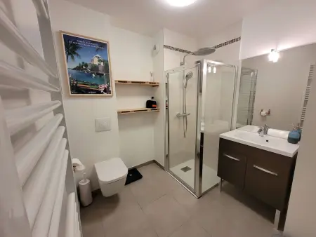 Appartement lumineux près de la plage avec parking et WIFI - Photo 3
