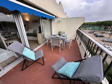 Appartement 2 pièces climatisé avec parking, terrasse - Port Camargue - Photo 2