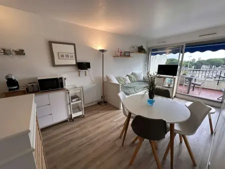 Appartement 2 pièces climatisé avec parking, terrasse - Port Camargue - Photo 5