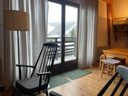 Chalet montagnard avec balcon, proche piste et centre - Photo 9