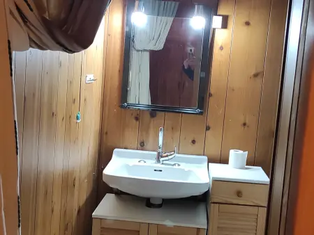 Chalet montagnard avec balcon, proche piste et centre - Photo 23