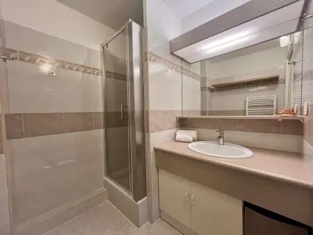 Appartement avec piscine et terrasse, proche plage, climatisé, garage à Fréjus - Photo 10