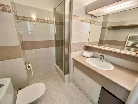 Appartement avec piscine et terrasse, proche plage, climatisé, garage à Fréjus - Photo 11