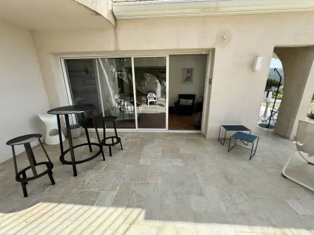 Villa rénovée proche plage Gigaro, vue mer, terrasse - Photo 17