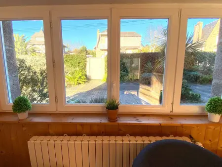 Maison moderne à deux pas de la plage avec jardin et parking à Trégastel - Photo 13