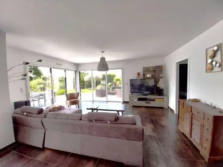Étel : Maison moderne 5 pièces, 4 chambres, jardin, wifi - Photo 2