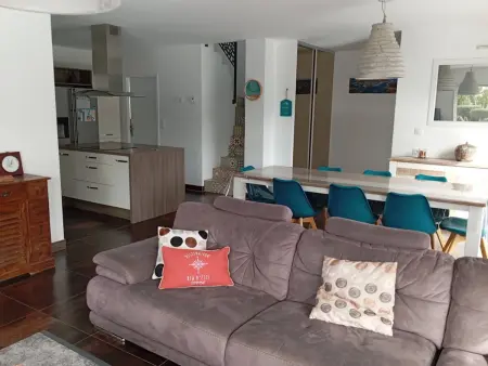Étel : Maison moderne 5 pièces, 4 chambres, jardin, wifi - Photo 4