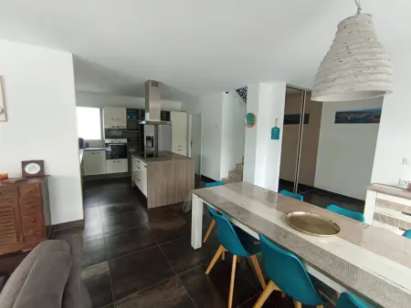 Étel : Maison moderne 5 pièces, 4 chambres, jardin, wifi - Photo 5