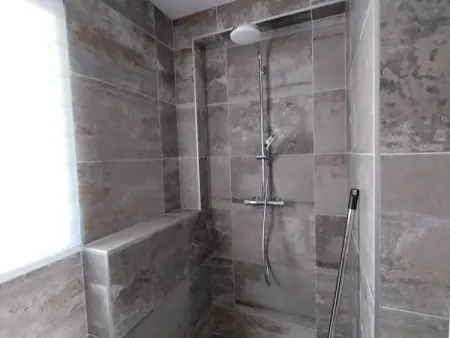Étel : Maison moderne 5 pièces, 4 chambres, jardin, wifi - Photo 11