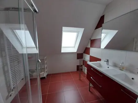 Étel : Maison moderne 5 pièces, 4 chambres, jardin, wifi - Photo 16