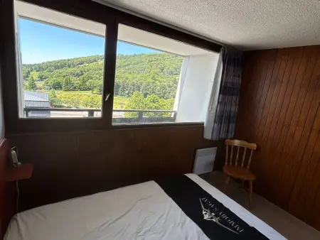 Appartement rénové au cœur de Super Besse avec balcon et parking privé - Photo 6
