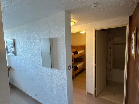 Appartement rénové au cœur de Super Besse avec balcon et parking privé - Photo 11