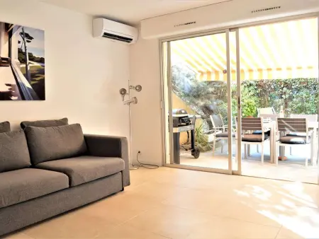 Appartement 2P Climatisé avec Jardin et Parking près de la Mer - Photo 3