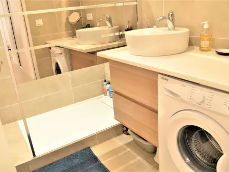 Appartement 2P Climatisé avec Jardin et Parking près de la Mer - Photo 9