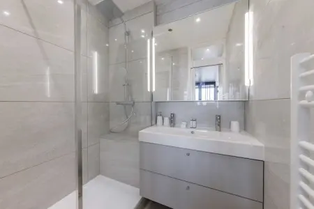 JB-2-TAHAN, Confortable appartement - 1BR/4P - Place de Clichy - Photo 4