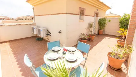 Appartement spacieux à Los Alcázares de 101 m² avec piscine. - Photo 2