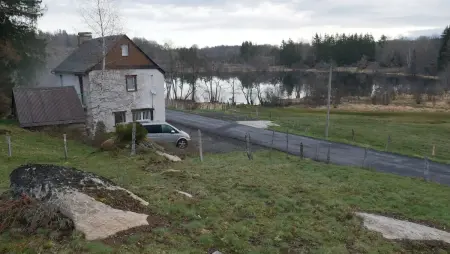 Maison accueillante à Saint-Gènes-Champespe + Vue sur le lac - Photo 18