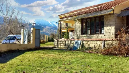 Grande maison conviviale à Navaluenga avec vue sur le lac - Photo 1