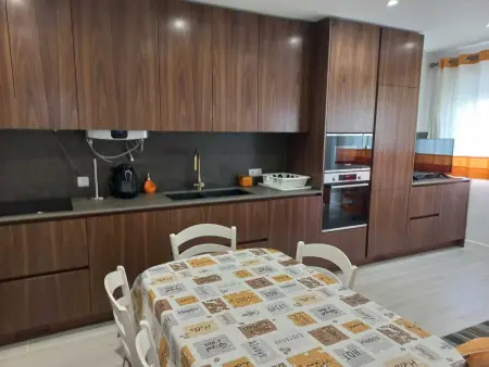 Appartement séduisant au cœur de Quarteira - 50 m² - Terrasse - Photo 2