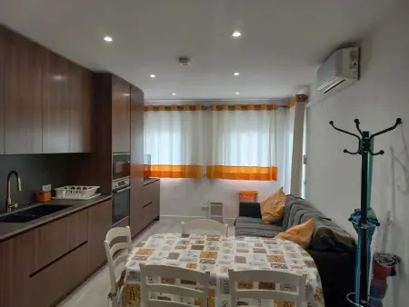Appartement séduisant au cœur de Quarteira - 50 m² - Terrasse - Photo 3