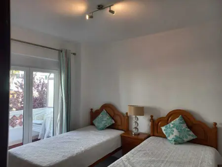 Appartement séduisant au cœur de Quarteira - 50 m² - Terrasse - Photo 13