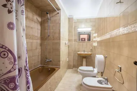 Appartement séduisant au cœur de Quarteira - 50 m² - Terrasse - Photo 15
