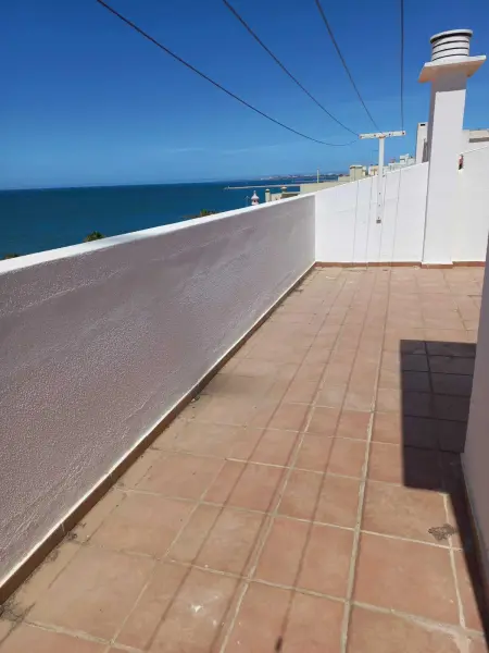 Appartement séduisant au cœur de Quarteira - 50 m² - Terrasse - Photo 17