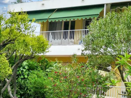 Appartement spacieux à Juan-les-Pins 130 m² avec vue sur le lac - Photo 1