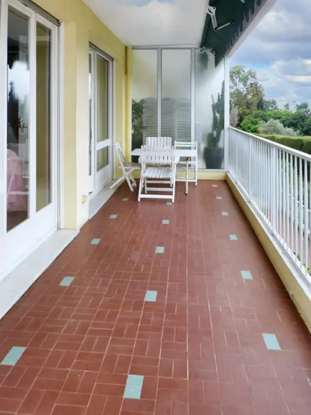 Appartement spacieux à Juan-les-Pins 130 m² avec vue sur le lac - Photo 2