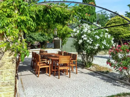 Maison de charme à Saint-Victor-la-Coste avec piscine partagée - Photo 1