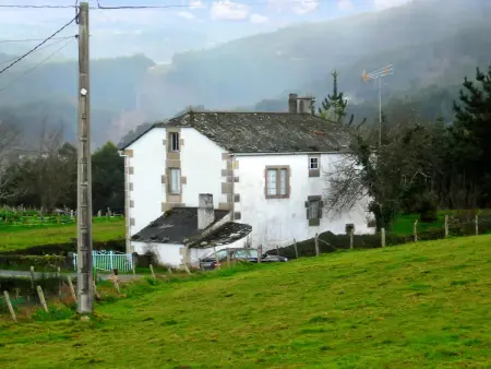Maison de charme à Ourol avec vue sur la montagne, grand jardin. - Photo 1