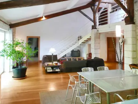 Maison spacieuse avec piscine au cœur de Bellon - Photo 1