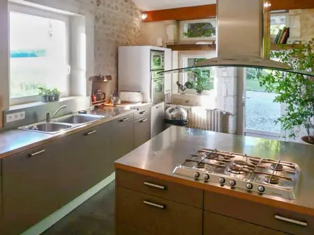 Maison spacieuse avec piscine au cœur de Bellon - Photo 2