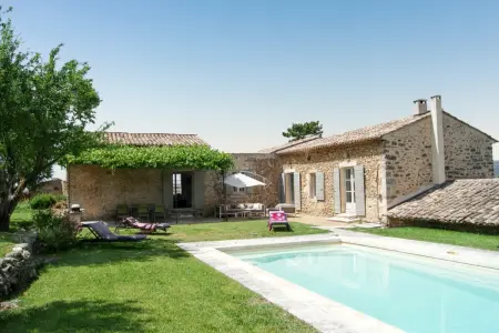 Villa spacieuse à Oppède avec piscine et vue imprenable - Photo 1