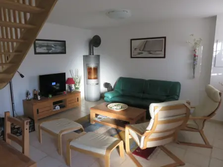 Maison confortable à Ploëzal avec jardin et terrasse - Photo 3