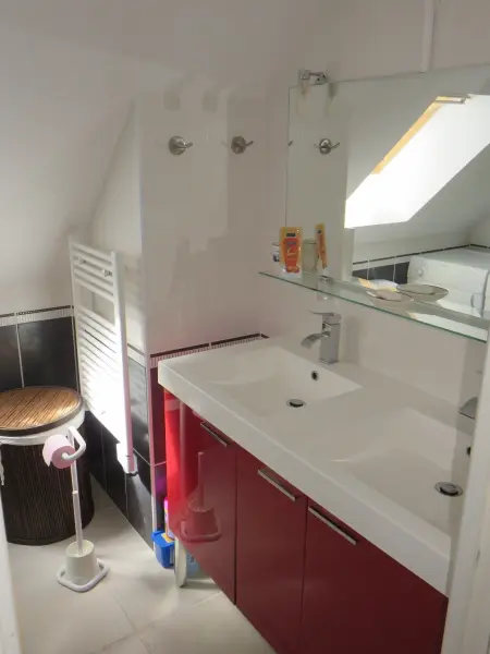 Maison confortable à Ploëzal avec jardin et terrasse - Photo 12