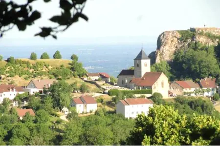 Maison de charme à Saint-Laurent-la-Roche avec jardin clôturé - Photo 14
