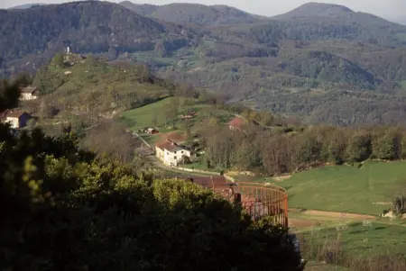 Maison de charme à Saint-Laurent-la-Roche avec jardin clôturé - Photo 18